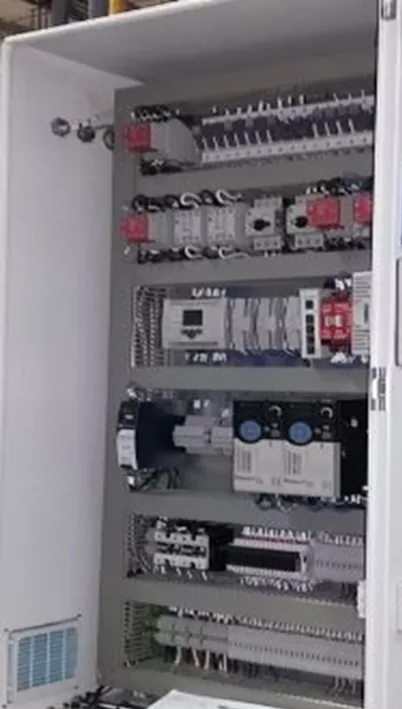 Gabinete de control eléctrico armado y cableado por SEEA